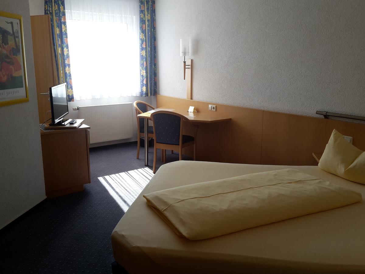 Motel Am Highway Althengstett Kültér fotó